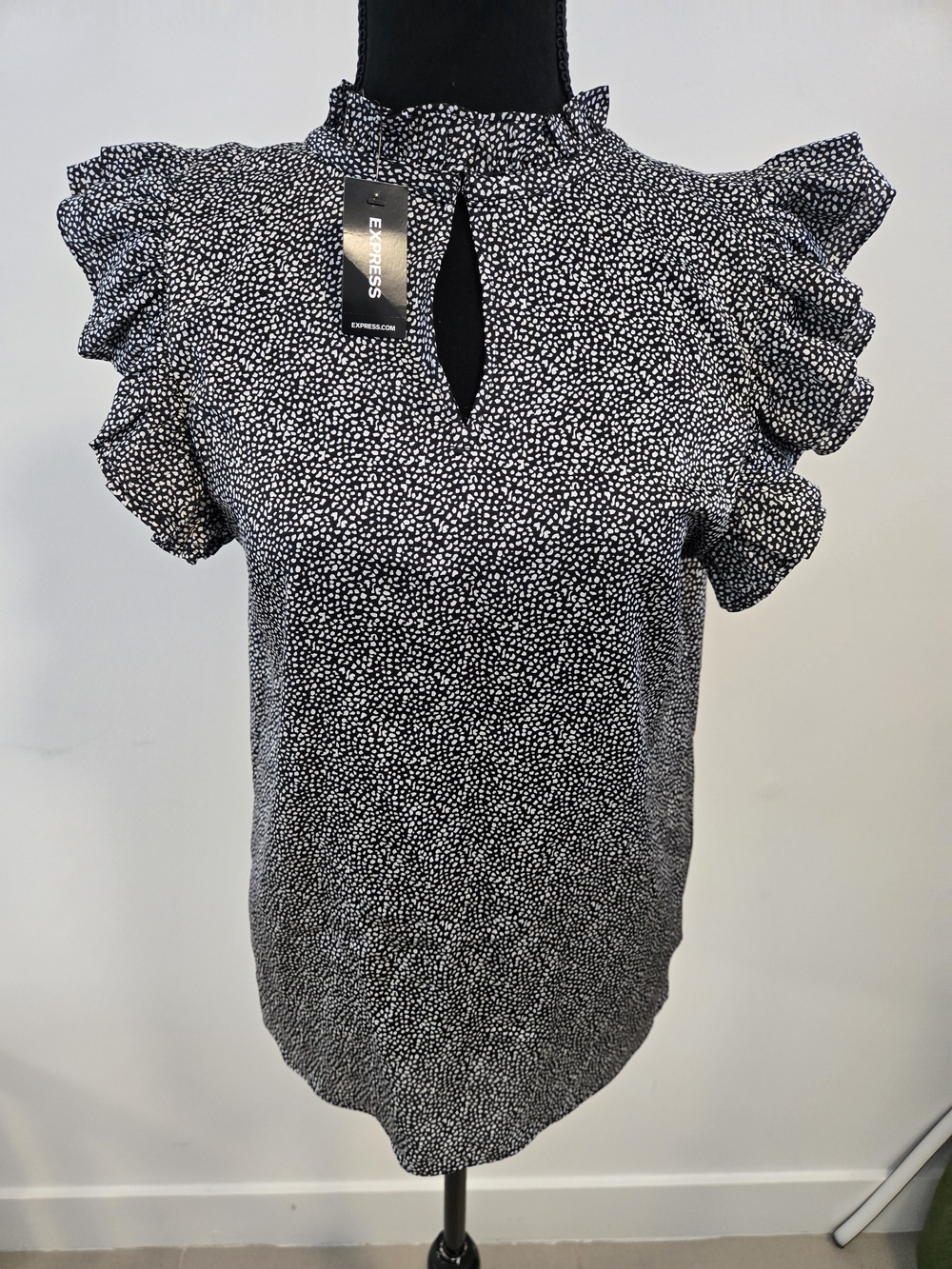 Express Blouse Women's Black & White Short Sleeve Size M - Picture 2 of 8